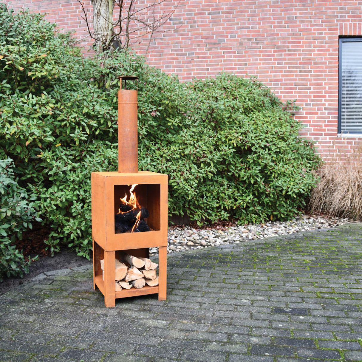 Terraskachel met houtopslag roest